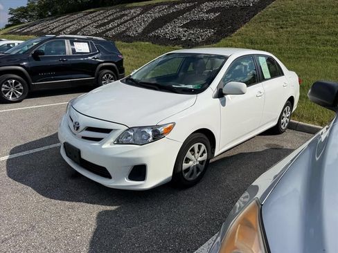 Used 2011 Toyota Corolla LE FWD image 2