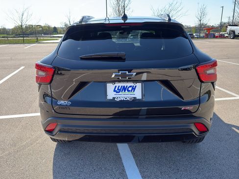 Used 2025 Chevrolet Trax RS w/ Sunroof Package FWD image 4