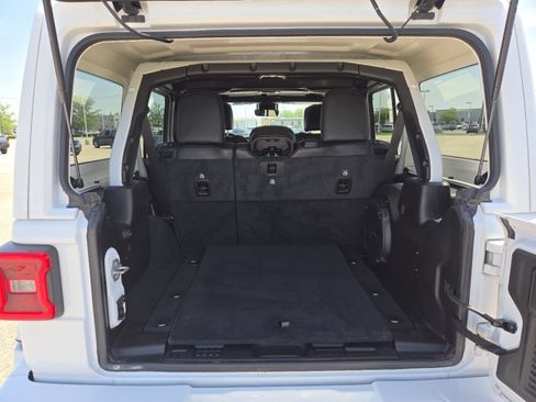 Used 2021 Jeep Wrangler Unlimited Sahara AWD/4WD image 18