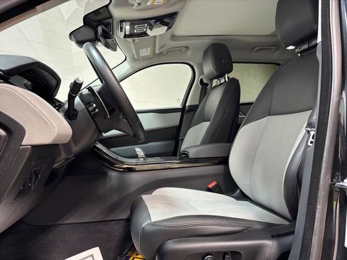 Used 2025 Land Rover Range Rover Velar Dynamic SE image 23