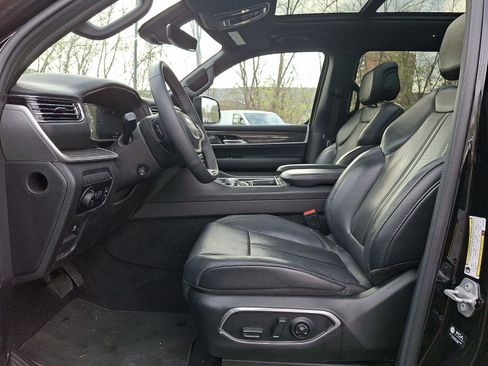 Used 2022 Jeep Wagoneer Series III w/ Premium Group I image 14