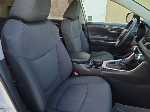 Used 2020 Toyota RAV4 XLE image 25