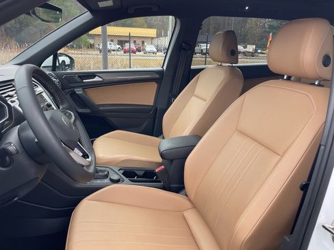 Used 2022 Volkswagen Tiguan SE image 18
