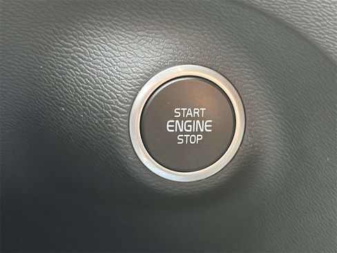 Used 2021 Volvo XC40 T5 R-Design w/ Climate Package image 8