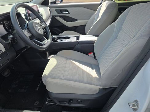 Used 2023 Nissan Rogue SV FWD image 3