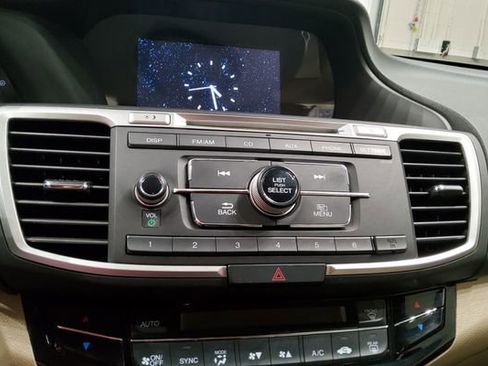 Used 2017 Honda Accord LX image 28