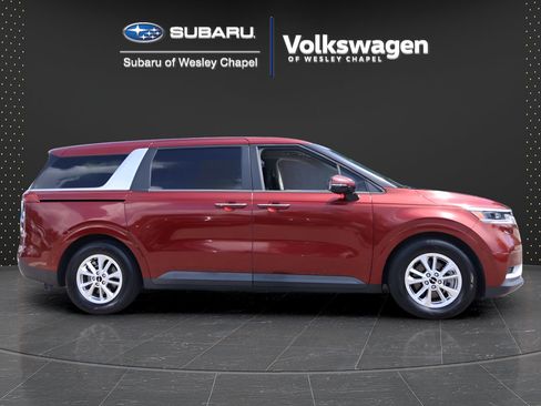 Used 2022 Kia Carnival LX FWD image 8