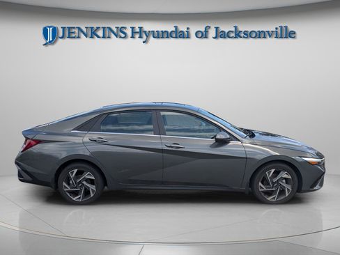 New 2025 Hyundai Elantra SEL image 6