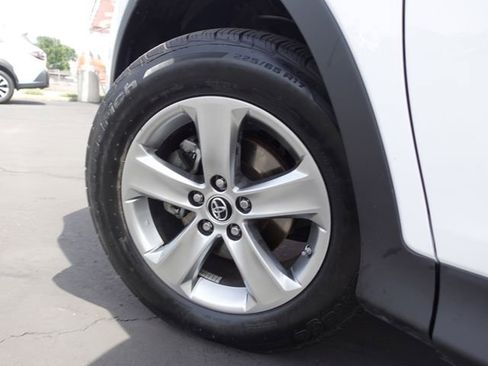 Used 2015 Toyota RAV4 XLE FWD image 12