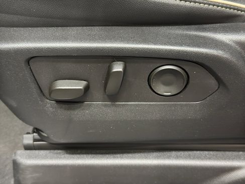 Used 2024 Chevrolet Suburban Premier image 16