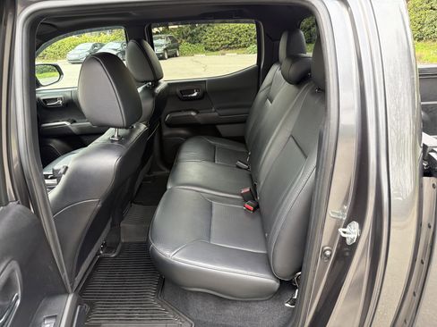 Used 2021 Toyota Tacoma TRD Off-Road image 32