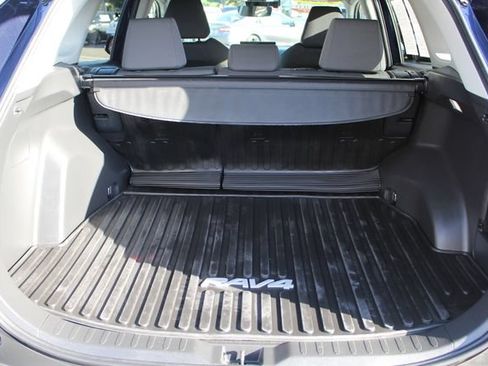 Certified 2025 Toyota RAV4 XLE w/ Convenience Package FWD image 27