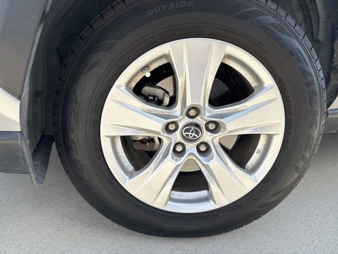 Used 2019 Toyota RAV4 XLE FWD image 18