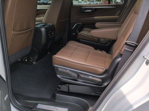 Used 2025 Chevrolet Tahoe High Country AWD/4WD image 16