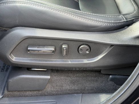 Used 2025 Honda Pilot EX-L image 16