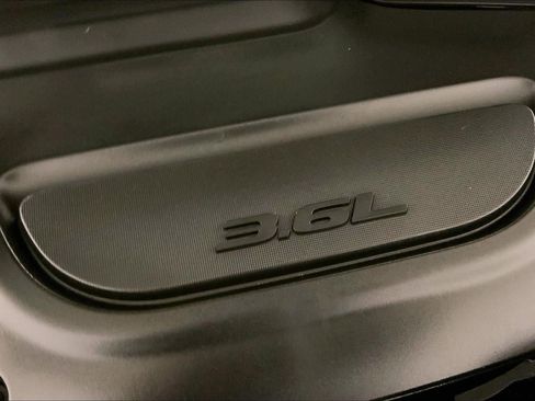 Used 2023 Chrysler Pacifica Touring-L FWD image 30