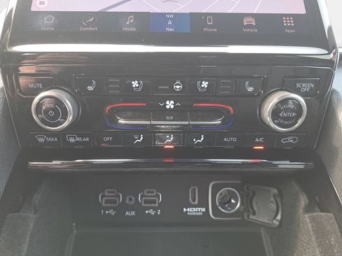 Certified 2022 Jeep Grand Cherokee Summit w/ Luxury Tech Group V AWD/4WD image 21