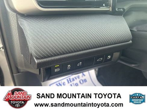 Used 2025 Toyota Camry SE w/ Convenience Package image 15