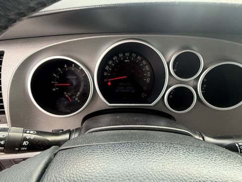 Used 2014 Toyota Sequoia Limited image 27