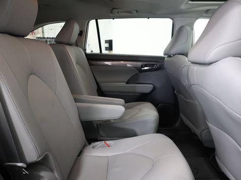 Used 2024 Toyota Highlander Limited AWD/4WD image 24