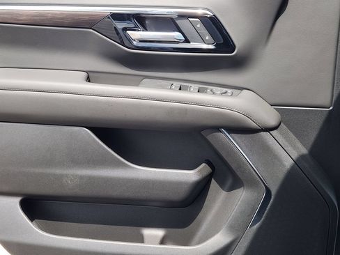 New 2026 Chevrolet Suburban LS RWD image 18
