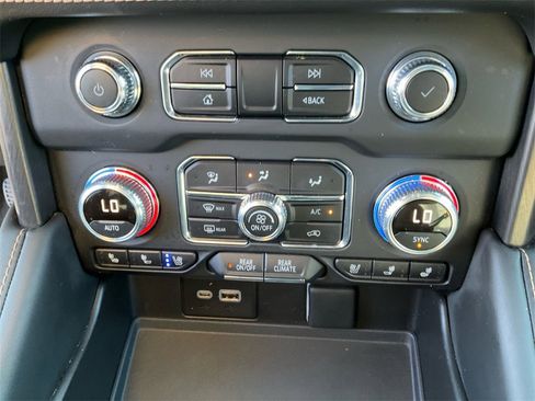Used 2023 GMC Yukon XL AT4 w/ Technology Package image 22