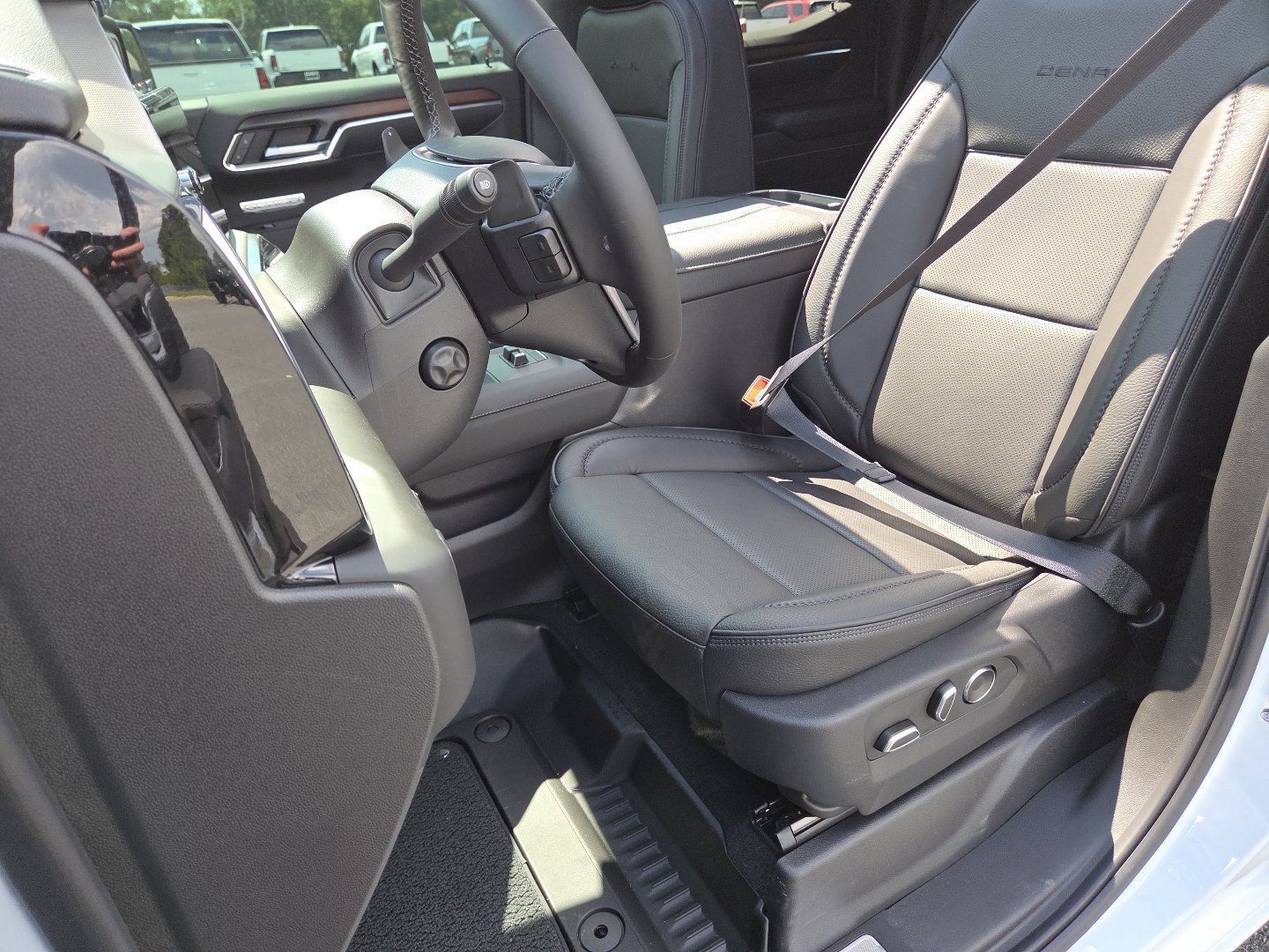 New 2026 GMC Sierra 1500 Denali w/ Denali Reserve Package AWD/4WD image 28