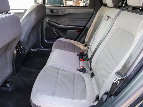 Used 2022 Ford Escape SE w/ SE Sport Appearance Package image 18