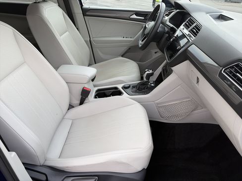Used 2022 Volkswagen Tiguan SE image 28