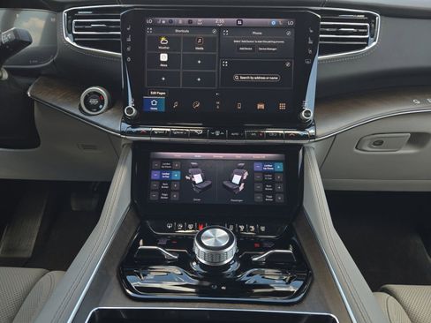 Used 2023 Jeep Grand Wagoneer L 4WD image 11