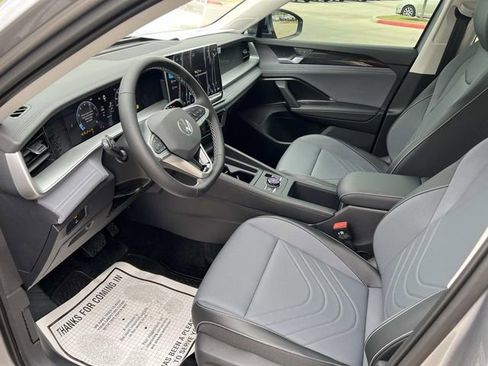 New 2026 Volkswagen Tiguan SE FWD image 12