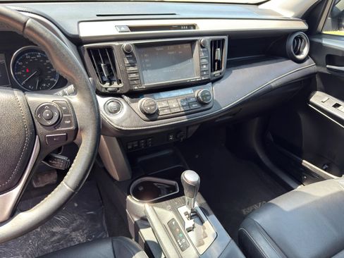 Used 2017 Toyota RAV4 Limited FWD image 18