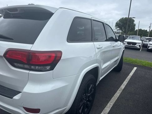 Used 2021 Jeep Grand Cherokee Laredo X AWD/4WD image 4