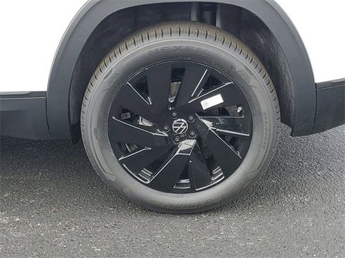 New 2026 Volkswagen Atlas Cross Sport SE image 5