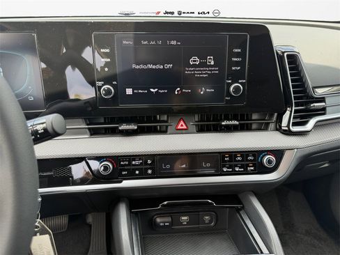 New 2025 Kia Sportage LX image 13