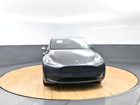 Used 2024 Tesla Model Y Long Range RWD image 3