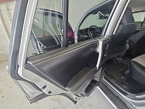 Used 2017 Toyota 4Runner SR5 image 10