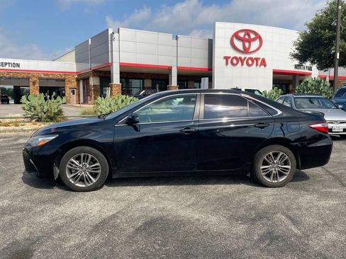 Used 2017 Toyota Camry SE FWD image 8