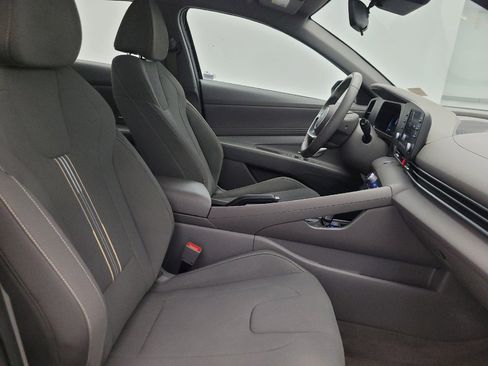 Used 2025 Hyundai Elantra Sport FWD image 21