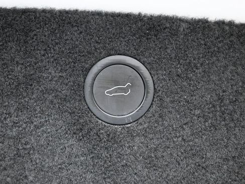 Used 2022 Tesla Model X image 17