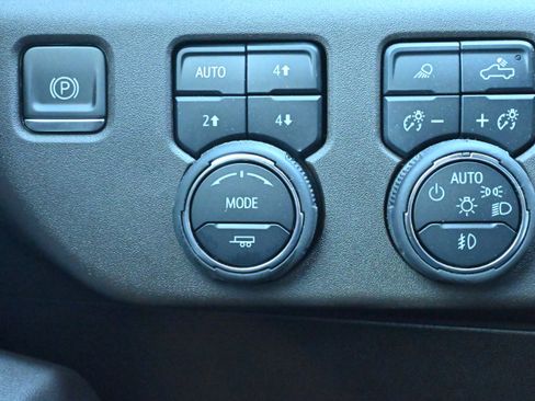 Used 2024 Chevrolet Silverado 2500 LTZ w/ LTZ Convenience Package image 21