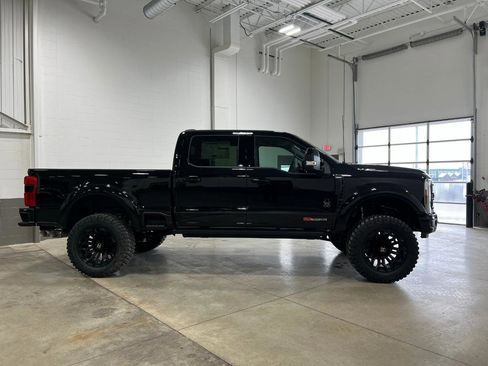 New 2026 Ford F250 Lariat w/ Black Appearance Package image 5