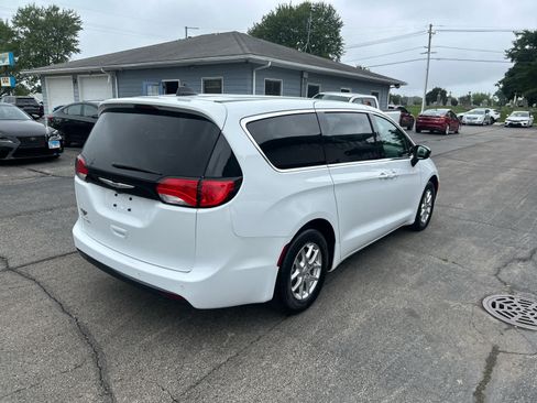 Used 2026 Chrysler Voyager LX FWD image 3