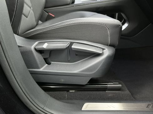 Used 2024 Volkswagen Atlas Cross Sport SE image 46