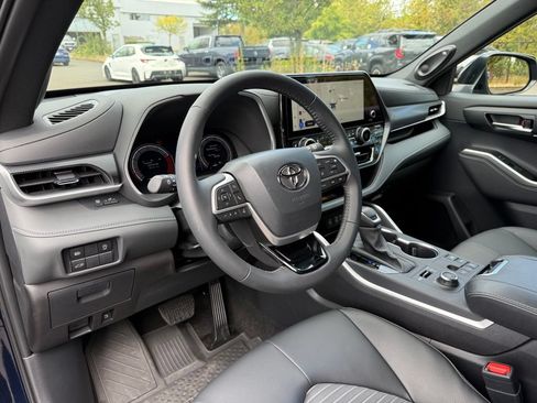 Certified 2026 Toyota Highlander XSE AWD/4WD image 13