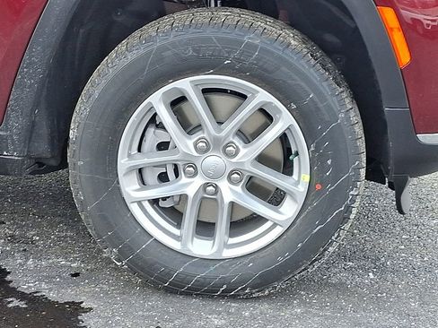 New 2025 Jeep Grand Cherokee L Laredo image 9