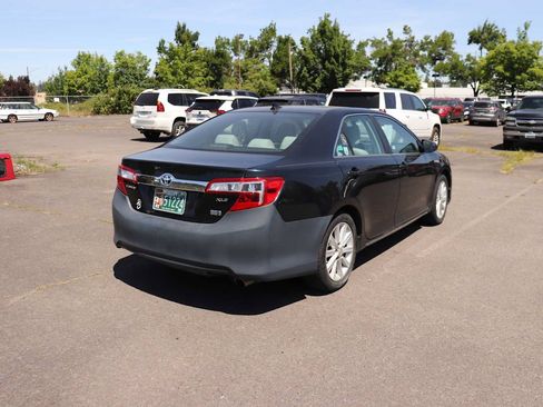 Used 2012 Toyota Camry XLE w/ Leather Pkg FWD image 5