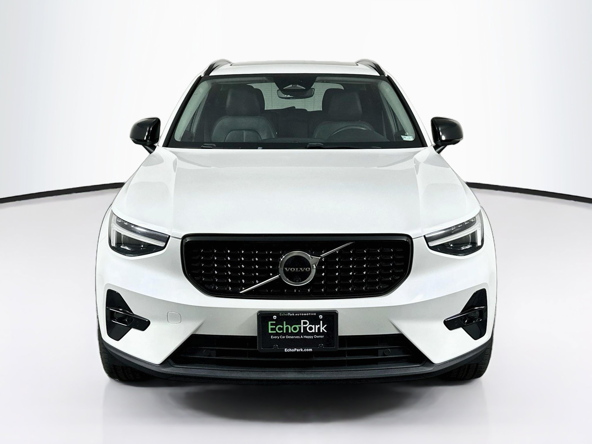 Used 2023 Volvo XC40 B5 Ultimate w/ Protection Package Premier AWD/4WD image 2