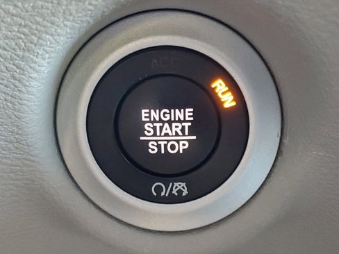 Used 2024 Chrysler Pacifica Touring-L image 35