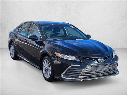 Used 2024 Toyota Camry LE image 3